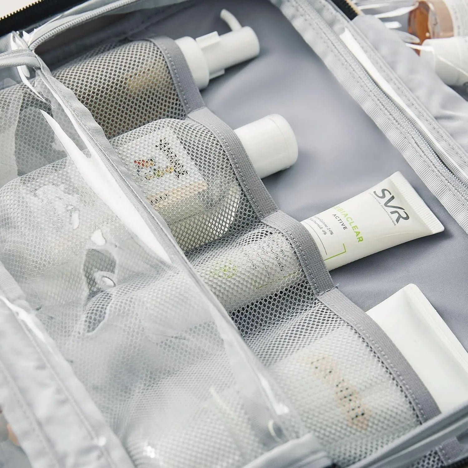 Paz Hanging Toiletry Bag