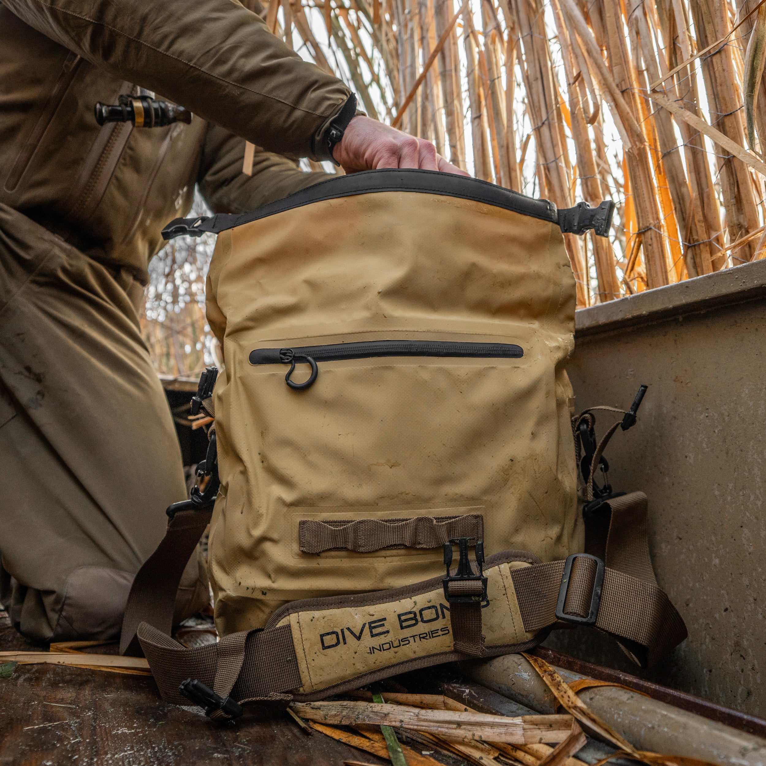 Durable & Organized Waterproof Hunting Blind Bag for Waterfowl & All-Weather Pursuits