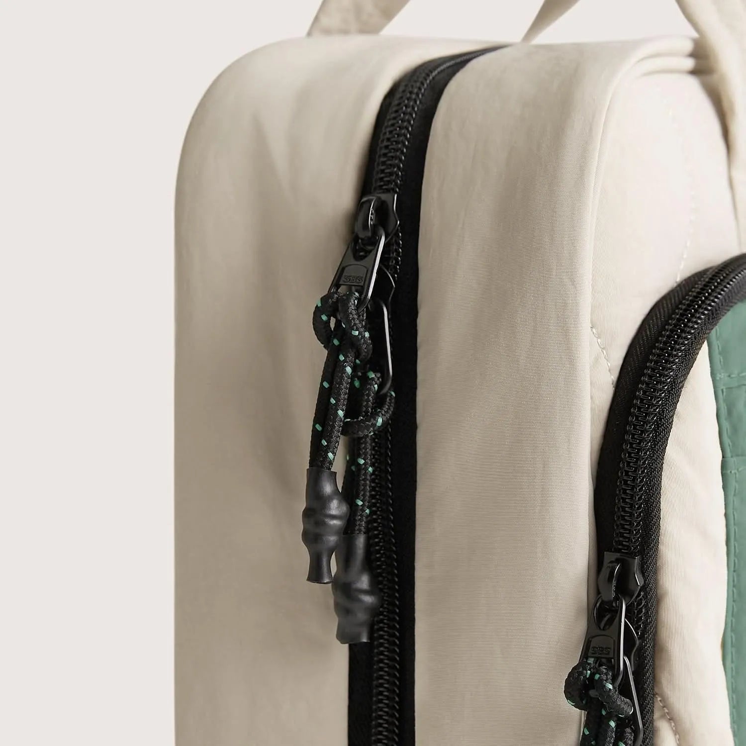 Paz Hanging Toiletry Bag