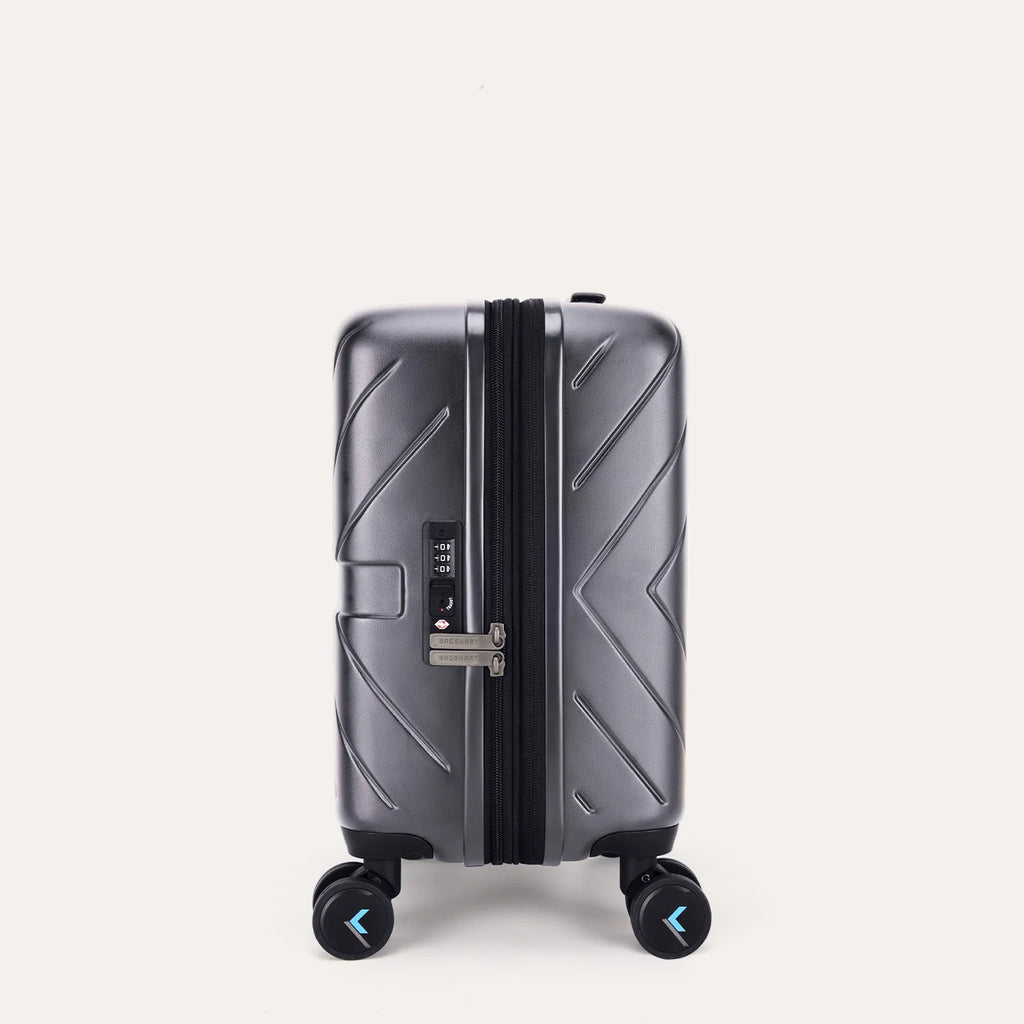 Daren 16-20 Inch Lightweight Hardside Carry-On Suitcase