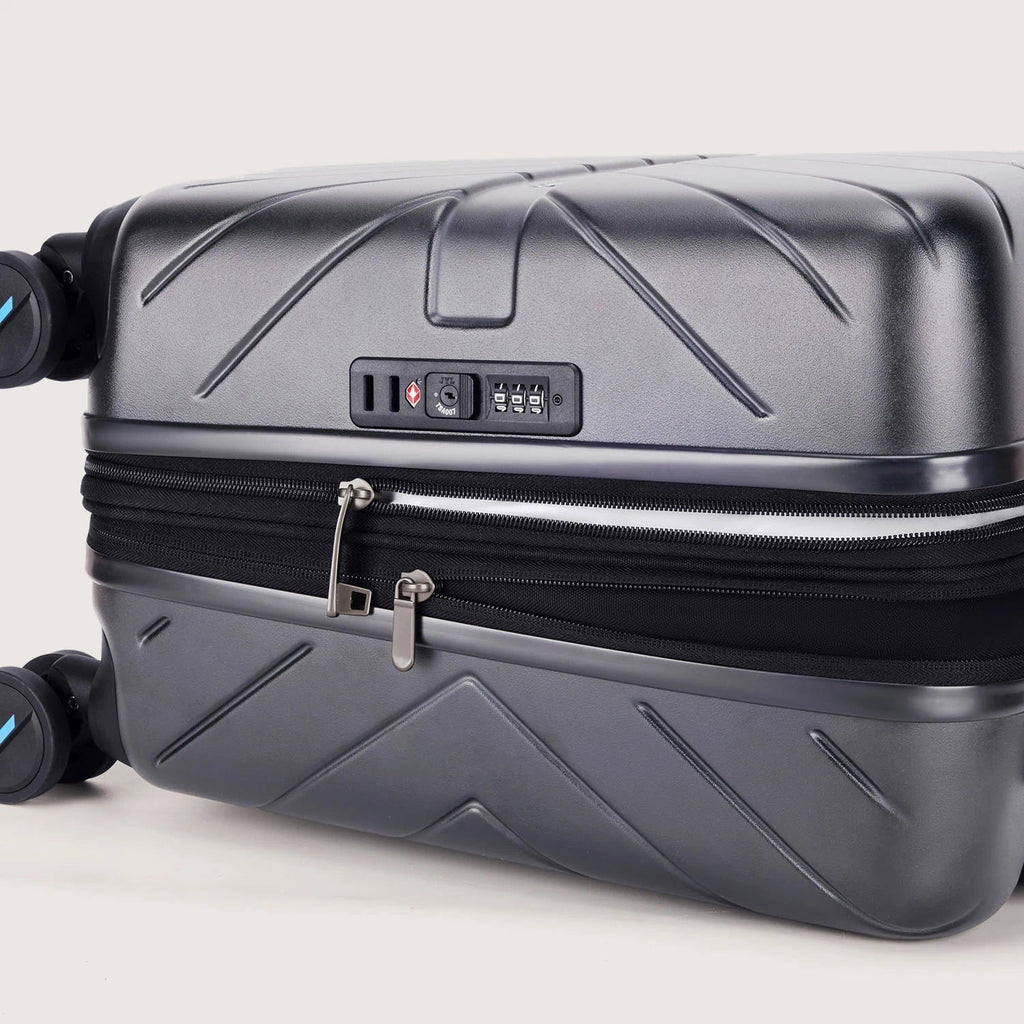 Daren 16-20 Inch Lightweight Hardside Carry-On Suitcase