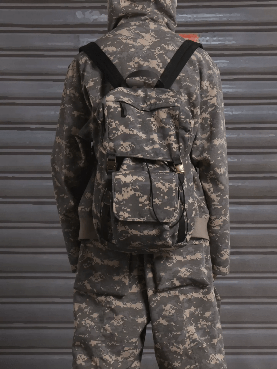 UrbanOps Versatile & Durable Backpack - Minimalist Design, Spacious Interior (45x35x17cm)