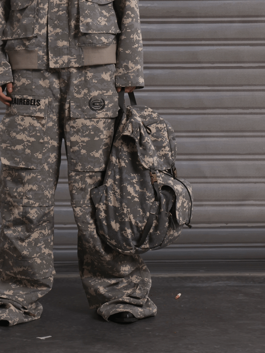 UrbanOps Versatile & Durable Backpack - Minimalist Design, Spacious Interior (45x35x17cm)